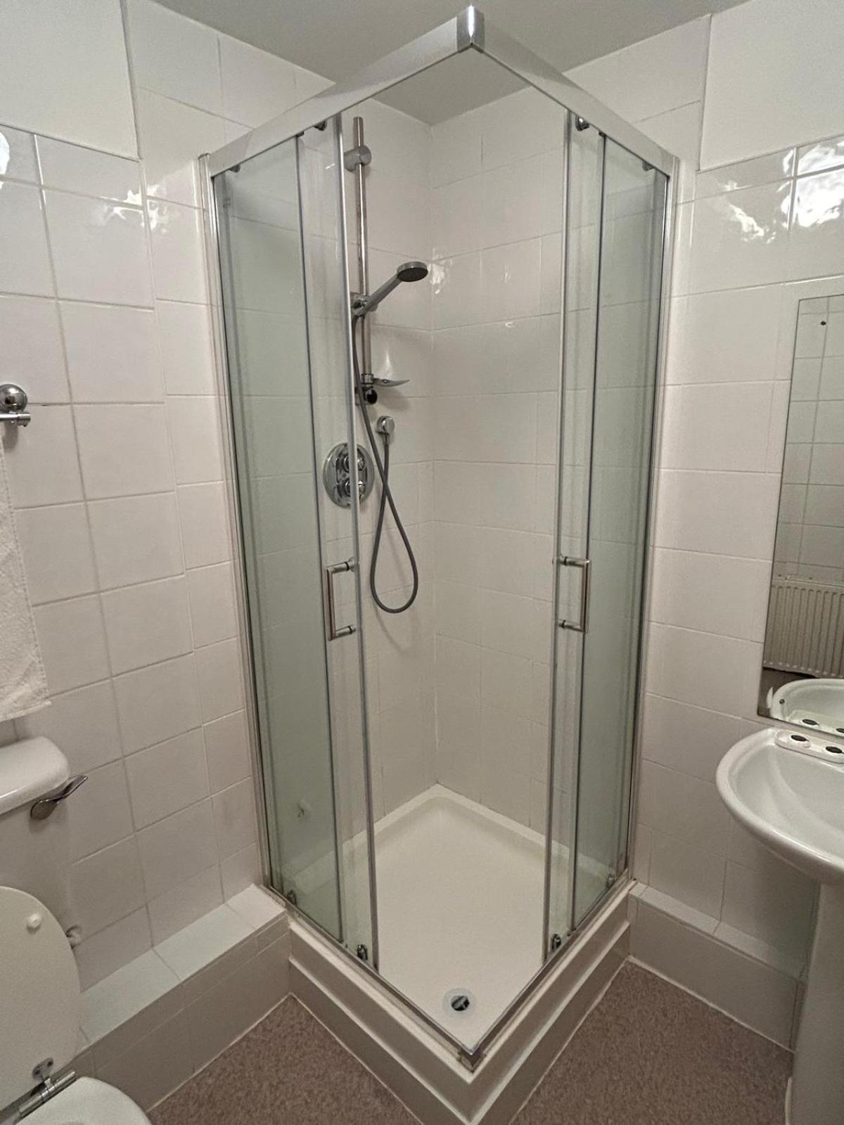 004 Spacious 3 Bed In Centre